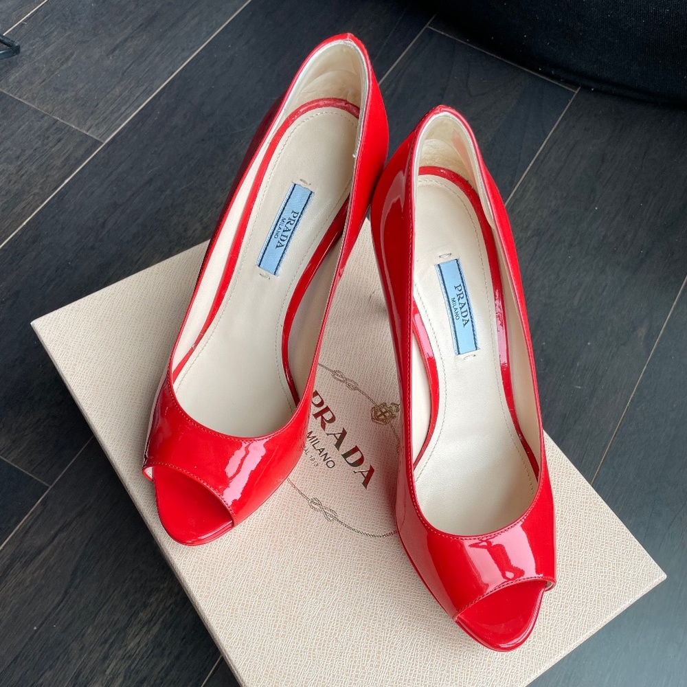 Red Prada heels 36.5